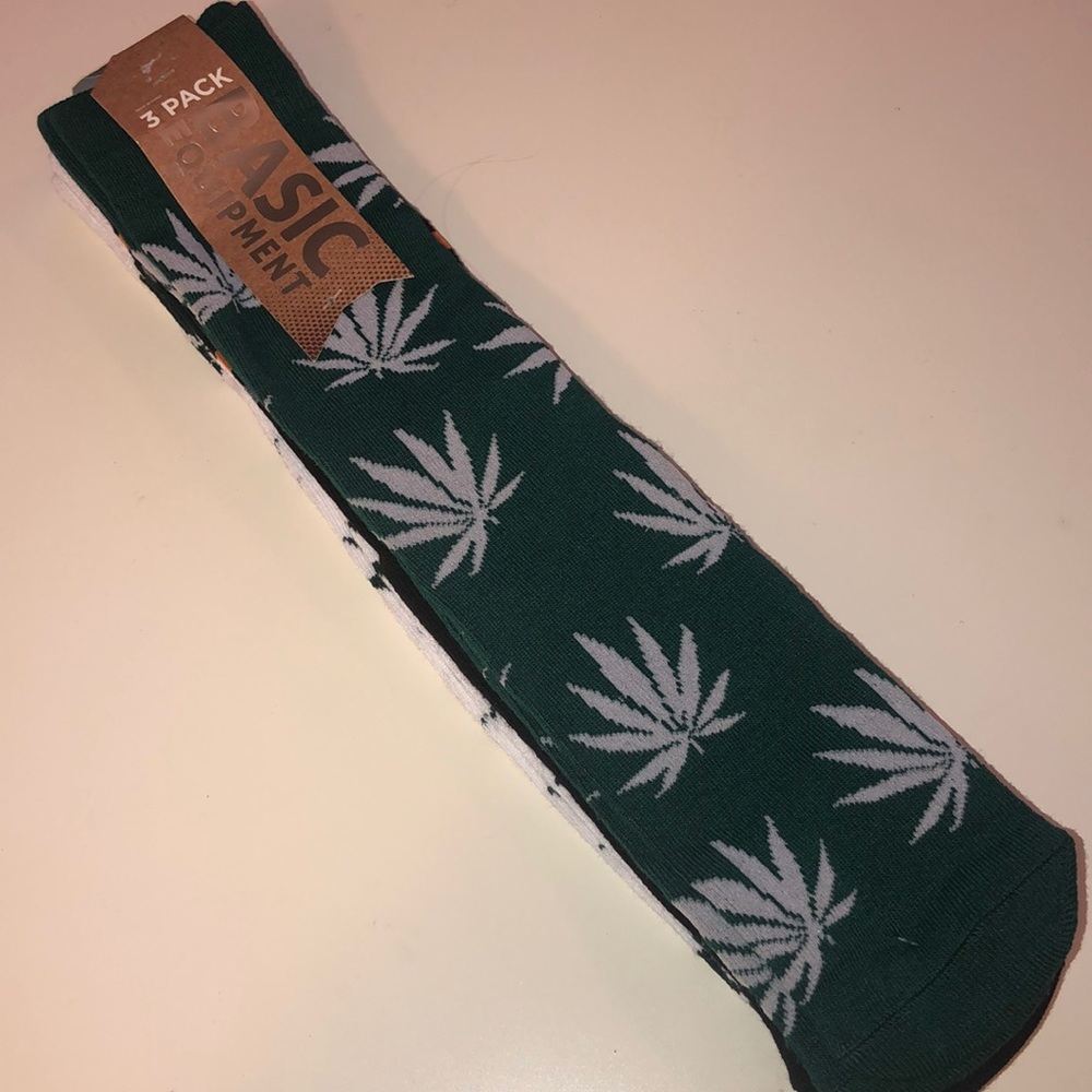 Basic Equipment Men’s Cannabis Leaf 3 pack Socks